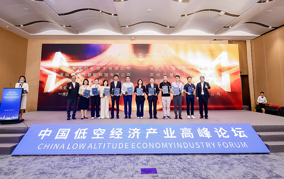 成都市青羊區(qū)領(lǐng)導(dǎo)蒞臨天鷹裝備，深入探討低空經(jīng)濟(jì)合作(圖4)